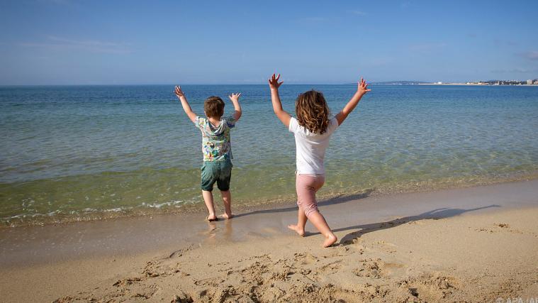 Kinder am Meer.