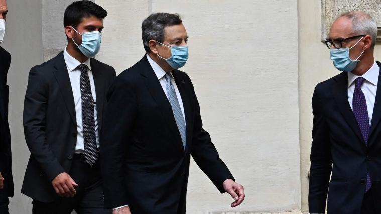Ministerpräsident Mario Draghi (Mitte).