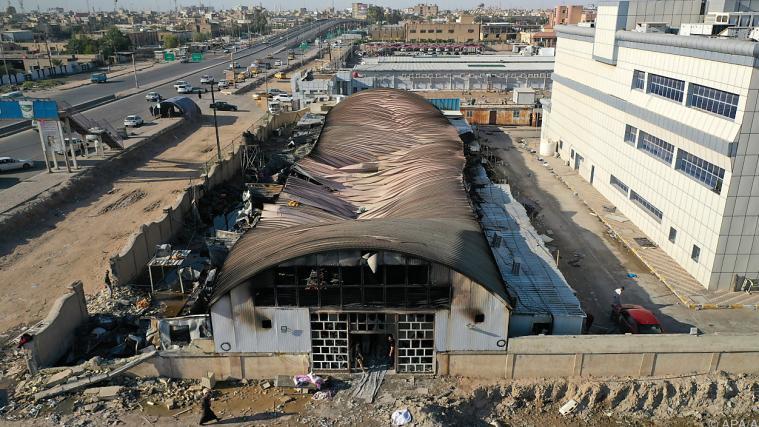 Nach einem Brand in der Isolierabteilung auf einer Corona-Station im Irak sind mindestens 64 Tote zu beklagen.