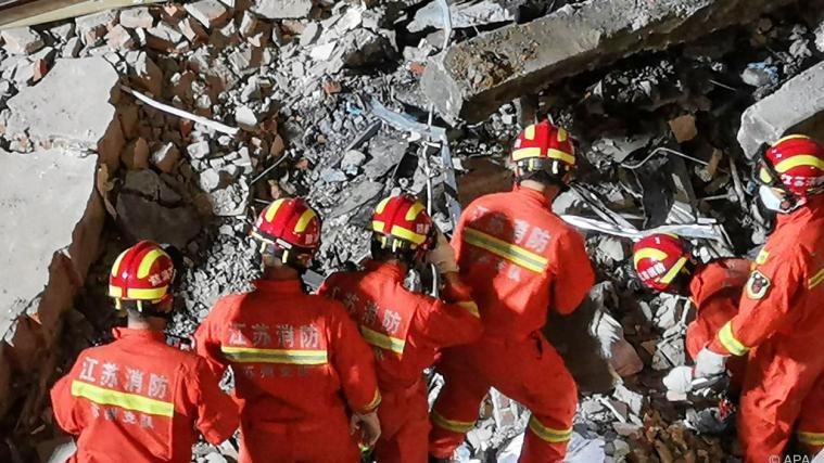 Nach einem Hoteleinsturz in China konnten 14 Personen gerettet werden, 8 Menschen verloren ihr Leben.