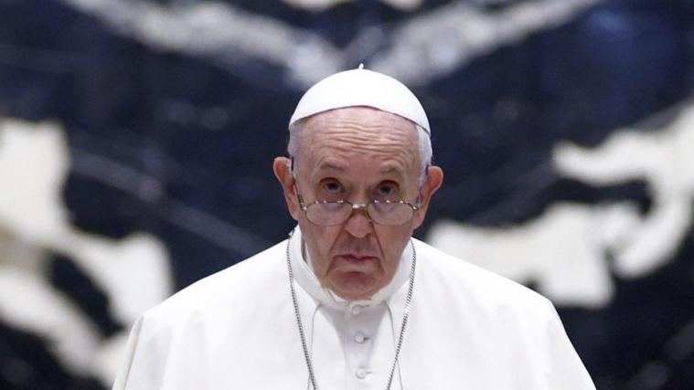 Papst Franziskus betet für die Opfer der Unwetterkatastrophe in Deutschland.