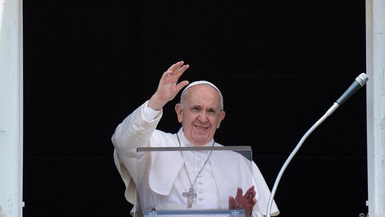 Papst Franziskus erholt sich von einer Darmoperation.