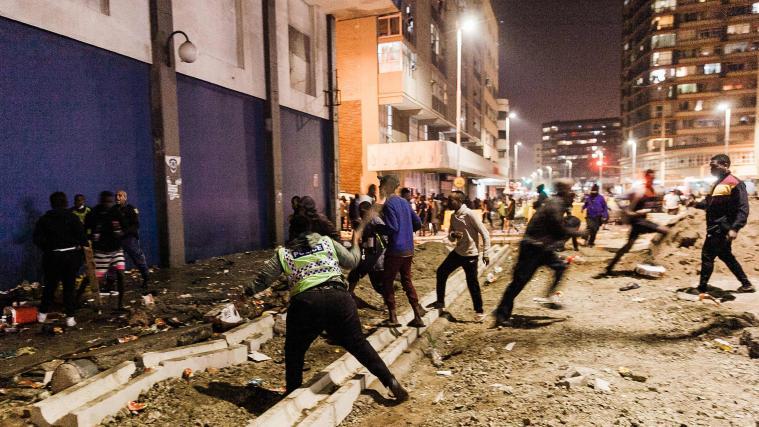 Seit Donnerstag kommt es in Südafrika zu gewaltsamen Ausschreitungen von Demonstranten.