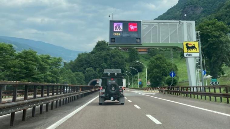 Stau auf der Nordspur der A22 hat am Dienstagmorgen zu einem Unfall geführt, was wiederum Stau verursachte.