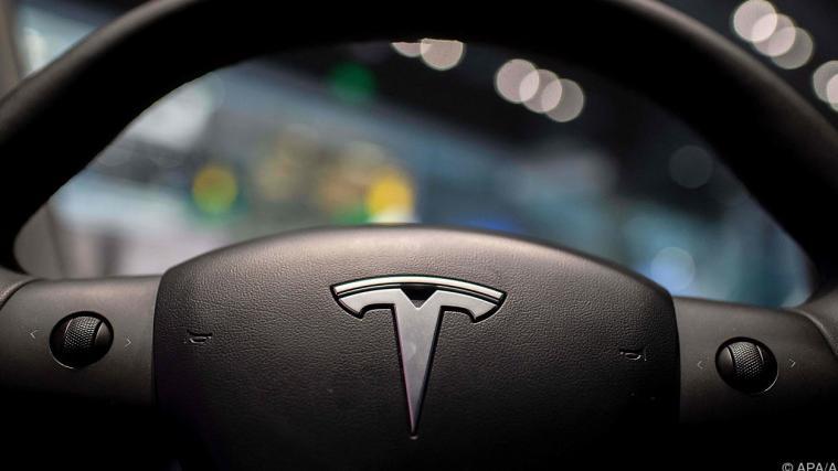 Tesla nahm zum Vorfall nicht unmittelbar Stellung.