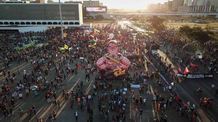 Zahlreiche Menschen in Brasilien demonstrierten am Samstag gegen Staatschef Bolsonaro.