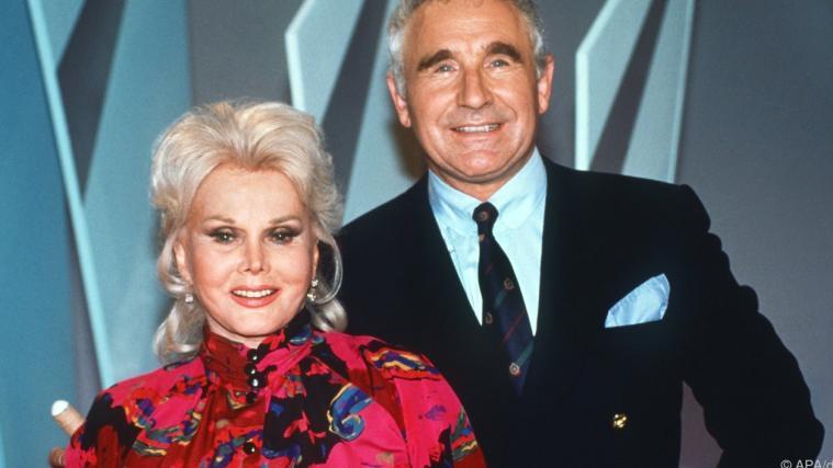 Zsa Zsa Gabor wurde mehr als 4 Jahre nach ihrem Tod in Budapest beigesetzt.