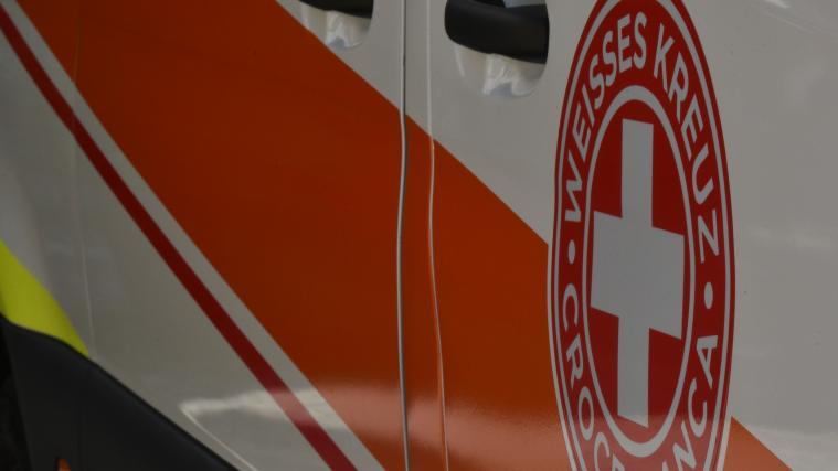 Das Team des Weißen Kreuzes Unterland brachte den verletzten Motorradlenker ins Krankenhaus.