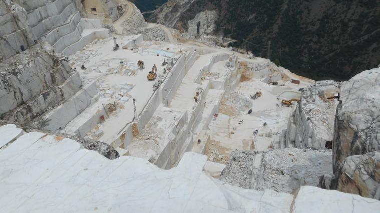 Der Marmor aus Carrara ist weltweit berühmt.