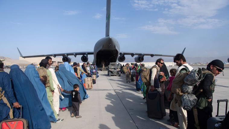 Die Lage am Flughafen von Kabul wird zunehmend angespannter.