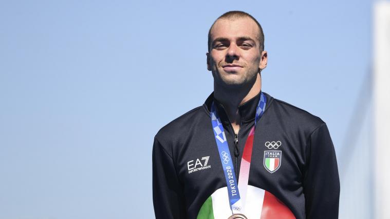 Gregorio Paltrinieri ist mit seiner Medaille überglücklich.