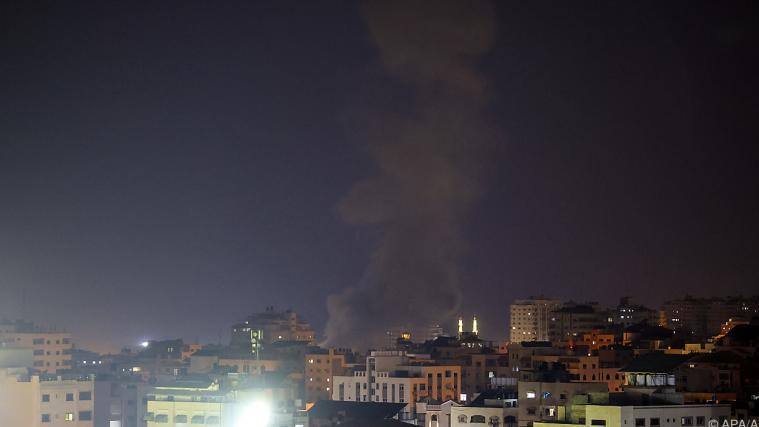 Israel antwortet mit Luftangriffen auf Hamas-Stellungen.