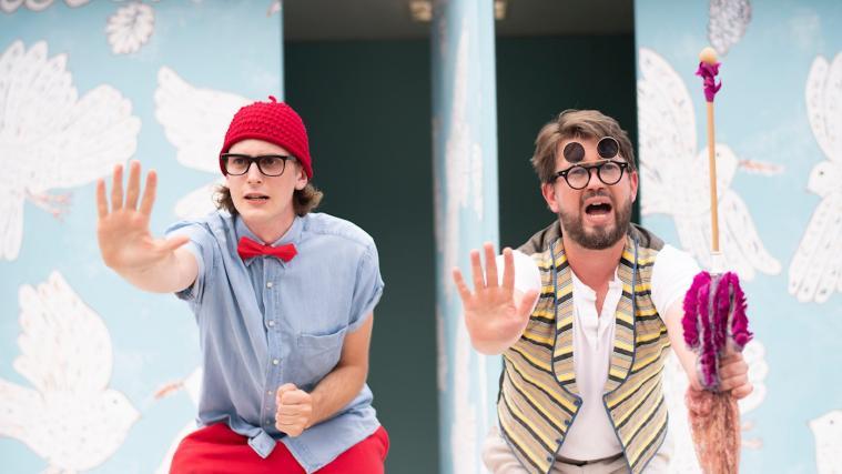 Kärntner Straßentheater gastiert im Park des Kulturzentrums Toblach
