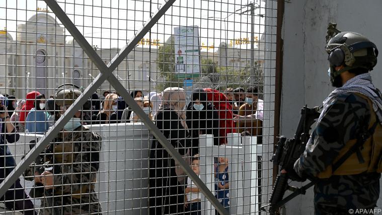 Menschen wollen Afghanistan so schnell wie möglich verlassen.