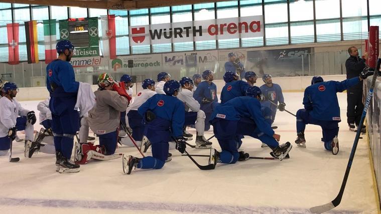 Nationaltrainer Greg Ireland (rechts) gibt derzeit in Neumarkt die Kommandos.