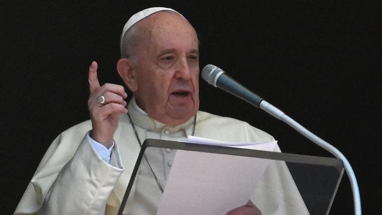 Papst Franziskus dankt in einem Interview 2 Krankenpflegern, die sein Leben gerettet haben.