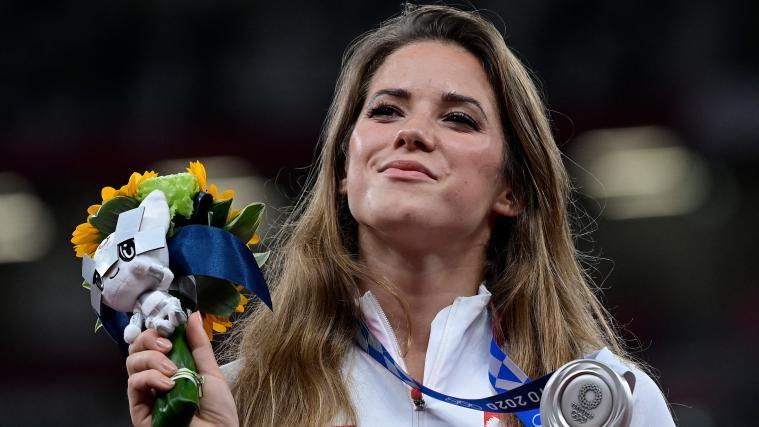 Rührende Geste: Maria Andrejczyk versteigerte ihre Olympia-Silbermedaille für ein herzkrankes Baby.
