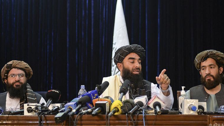 Taliban gaben sich in erster Pressekonferenz versöhnlich.