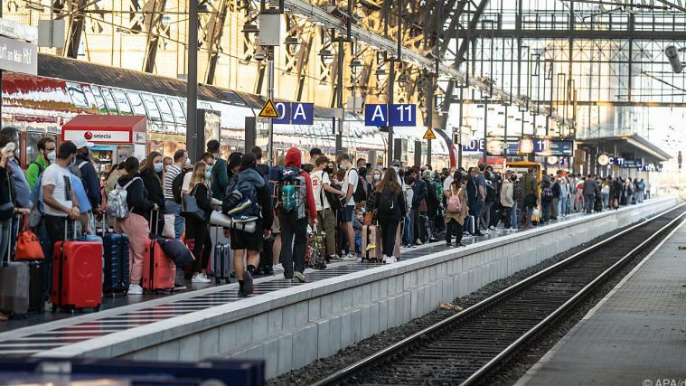 Viele Passagiere in Deutschland werden sich wieder gedulden müssen.
