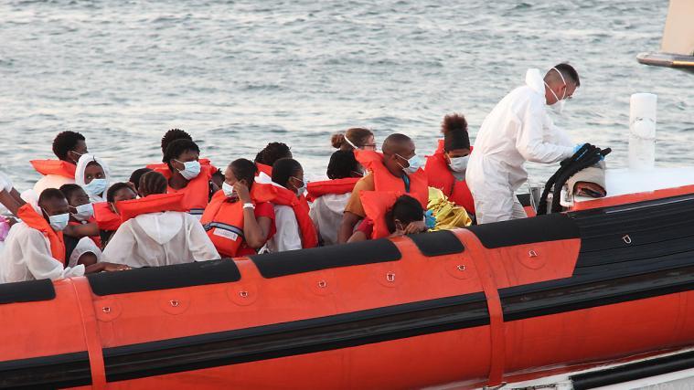 Zahlreiche Migranten wurden von der Küstenwache gerettet. (Symbolbild)