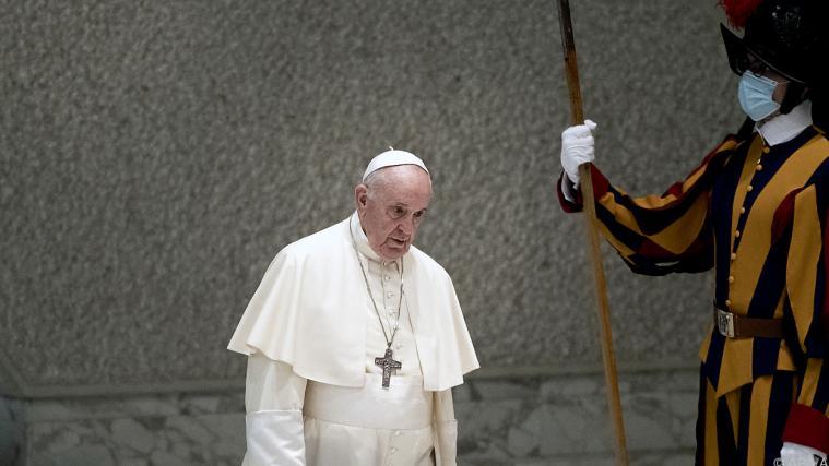 Der Papst verlässt den Vatikan in Richtung Mitteleuropa.