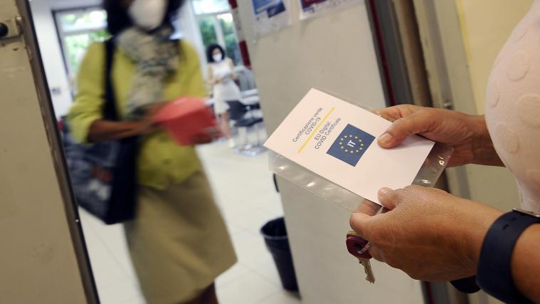 Künftig brauchen alle Arbeitnehmer in Italien einen Green Pass, wenn sie zur Arbeit gehen.