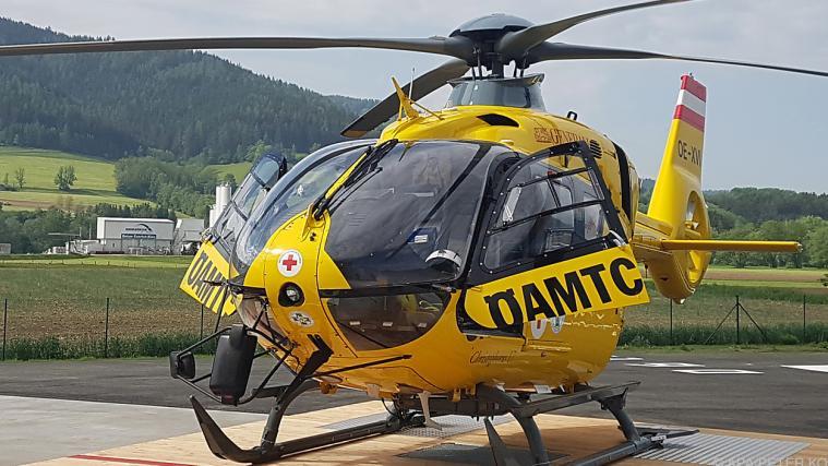 Mit dem Hubschrauber wurde das kleine Mädchen ins Krankenhaus geflogen.