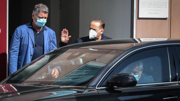 Silvio Berlusconi wurde erneut ins Krankenhaus gebracht.
