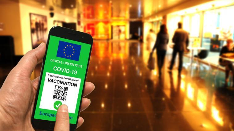 Wer ihn nicht hat, muss immer öfter draußen bleiben: Ab heute bietet der Grüne Pass zusätzliche Freiheiten.