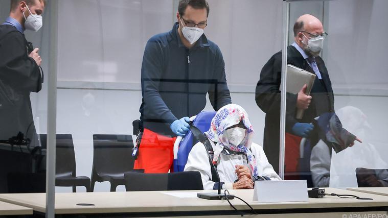 Die 96-Jährige Angeklagte beim Prozessauftakt.