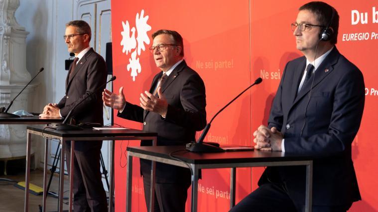 Fanden klare Worte: LH Kompatscher, LH Platter und LH Fugatti (v.l.)