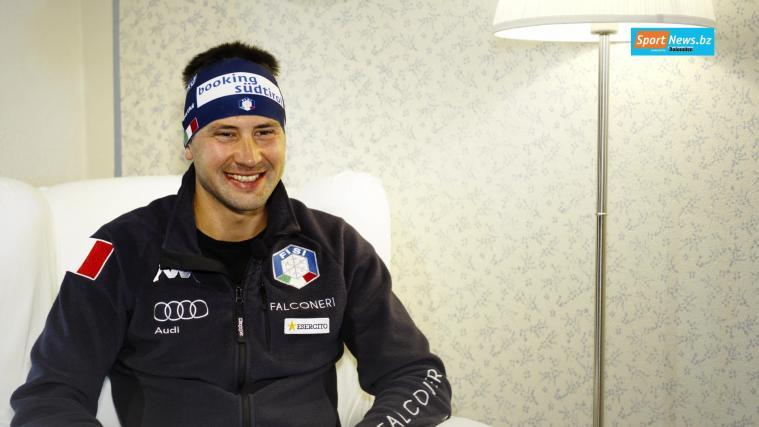 Nach einer durchwachsenen Saison will Dominik Windisch heuer wieder angreifen. Im Interview mit SportNews spricht der Biathlet aus Oberrasen deshalb über das anstehende Olympia-Jahr und ein mögliches Karriereende in Antholz. Zudem erklärt der sympathische Windisch, warum es bei ihm privat zuletzt turbulent zugegangen ist.
