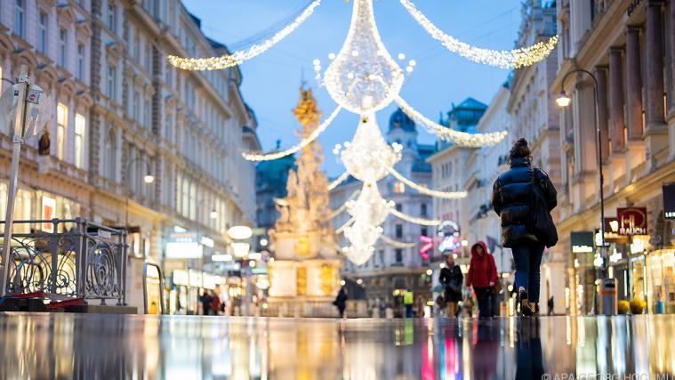 Blick auf eine Einkaufsstrasse (Am Graben) in der Wiener Innenstadt am Montag, 22. November 2021. Ganz Österreich befindet sich wieder im Lockdown - seit Mitternacht gelten wieder für alle Bürger Ausgangsbeschränkungen.
