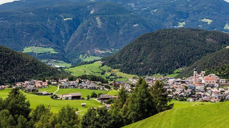 Mit dem höchsten Betrag von 974.500 Euro kann die Tourismusgemeinde Kastelruth rechnen.