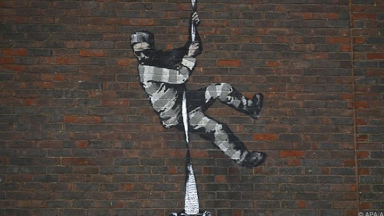 "Create Escape" auf der Außenwand der früheren Haftanstalt in Reading.