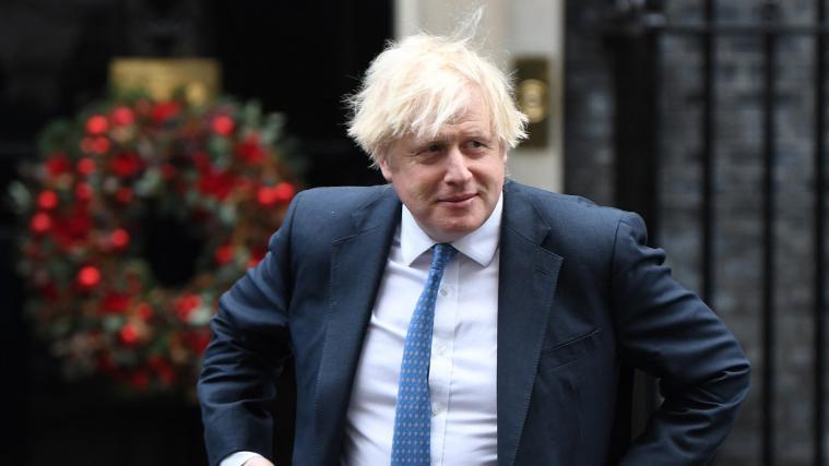 Der britische Premier stellte sich vor seine Mitarbeiter.