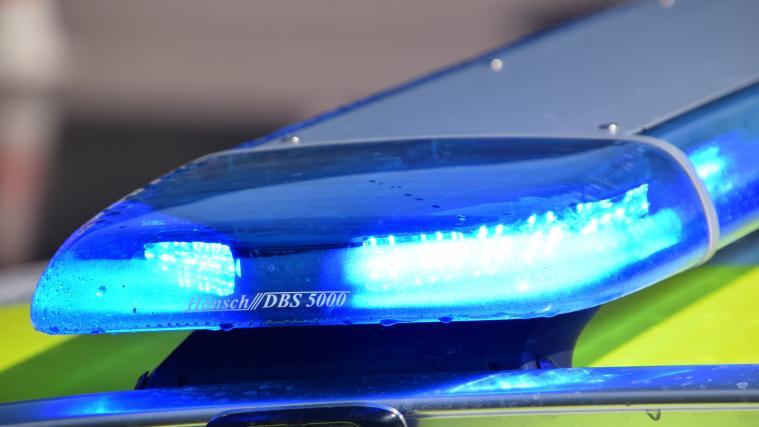 Der Fahrer gab an, ein Problem mit Blaulichtorganisationen zu haben.