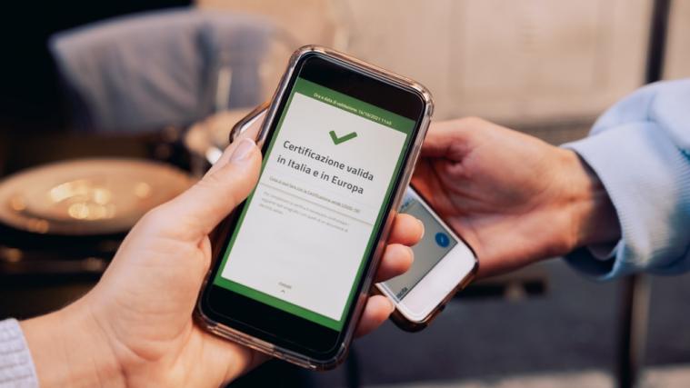 Der Green Pass wird in Italien künftig auch für den öffentlichen Transport verlangt.