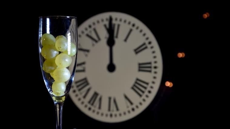 Die Spanier essen 12 Trauben in 12 Sekunden – eine für jeden Glockenschlag.