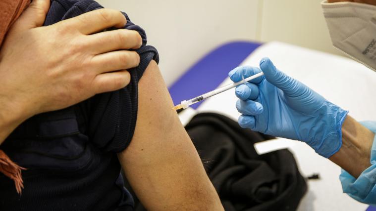 Ein Mann in Neuseeland soll sich an einem Tag 10 Mal gegen das Coronavirus impfen lassen haben.