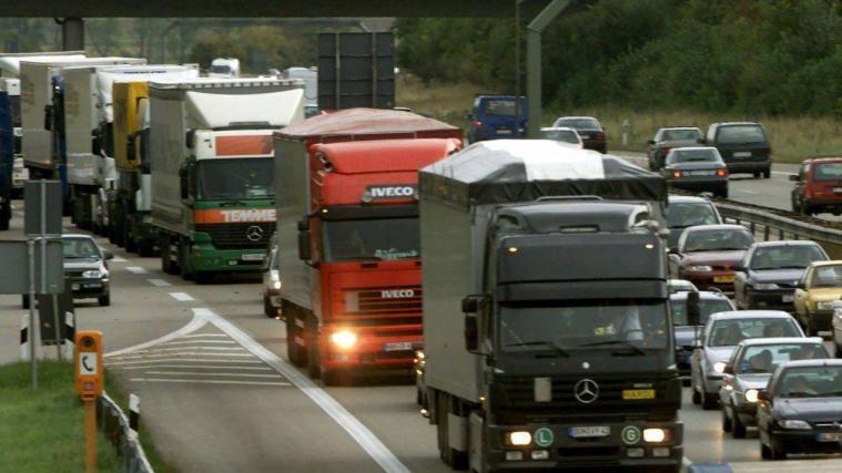 2021 fuhren wieder deutlich mehr Lkw über den Brenner.