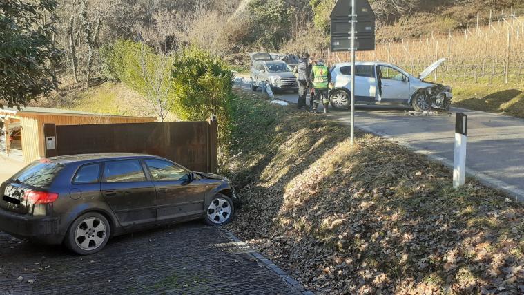 Der Aufsehen erregende Unfall endete für alle Beteiligten Gott sei Dank glimpflich.