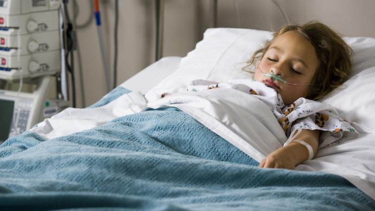 Hohes Fieber und rote Flecken gelten als Warnzeichen für MIS-C: Etwa 2 bis 6 Wochen nach einer Covid-Erkrankung kann die Komplikation bei Kindern auftreten.