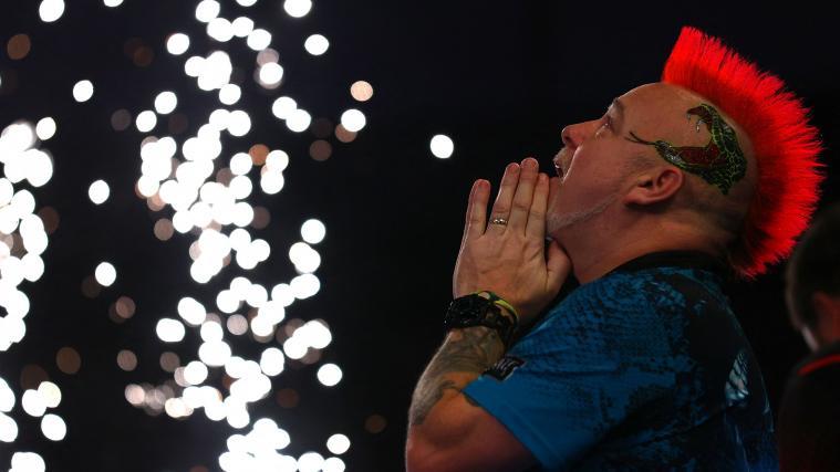 Peter Wright ist im siebten (Darts-)Himmel.