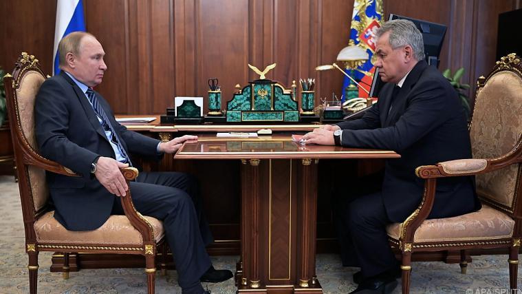 Putin und sein Verteidigungsminister Schoigu.