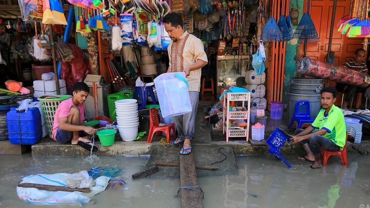 Wassermassen fluten tausende Häuser in Provinz Aceh.