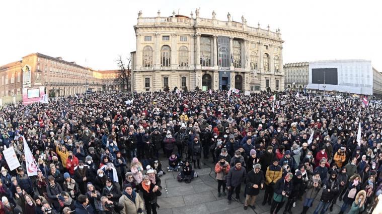 Zahlreiche Demonstranten versammelten sich in Turin.