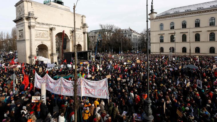 Auch Am Sonntag Massen-Demos Gegen Rechtsextremismus