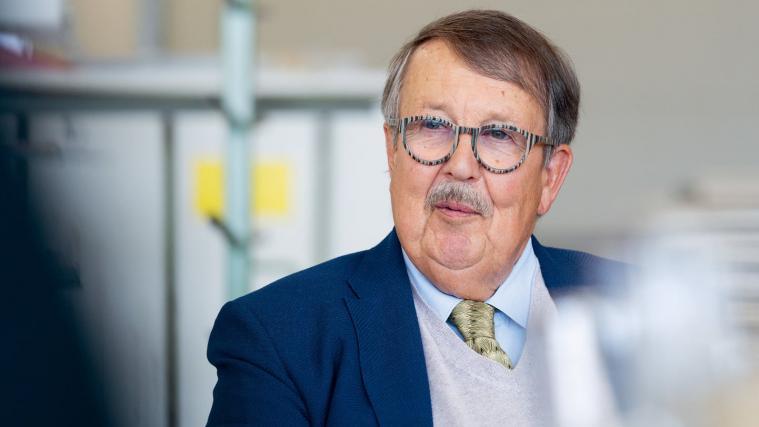 Hans Oberrauch gründete 1969 den Fensterhersteller Finstral.  Finstral.com   