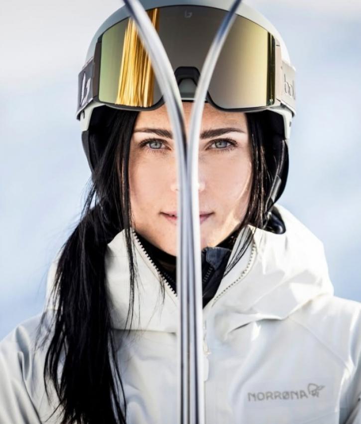 anna-veith-bringt-einen-neuen-ski-heraus